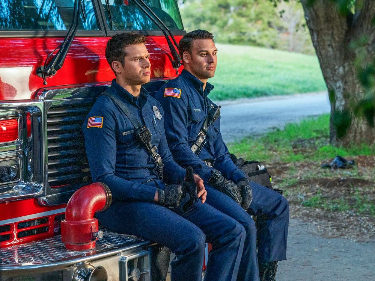 911, seriál 911, oliver stark, ryan guzman,