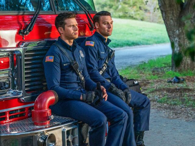 911, seriál 911, oliver stark, ryan guzman,