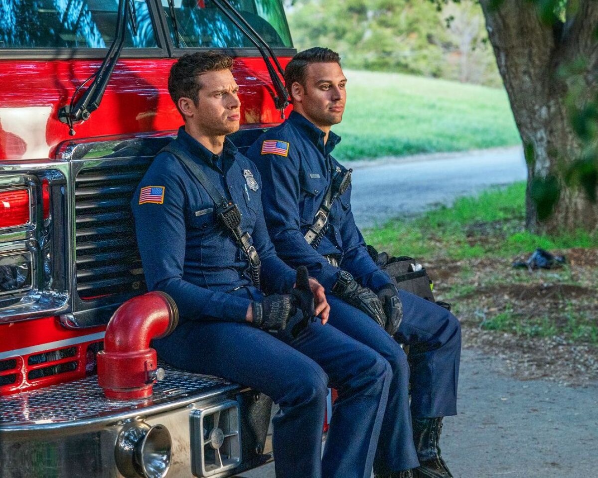 911, seriál 911, oliver stark, ryan guzman,