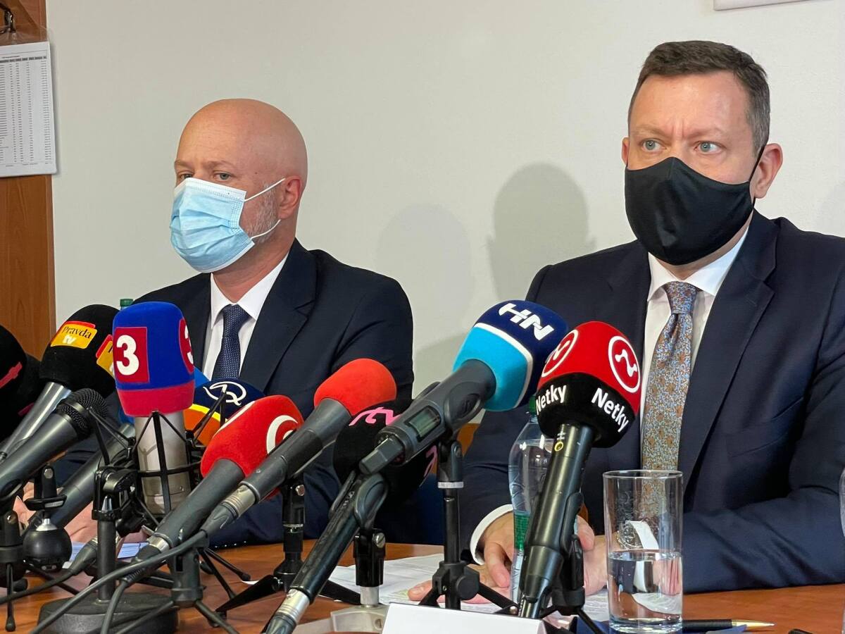 Špeciálny prokurátor Daniel Lipšic (vpravo)