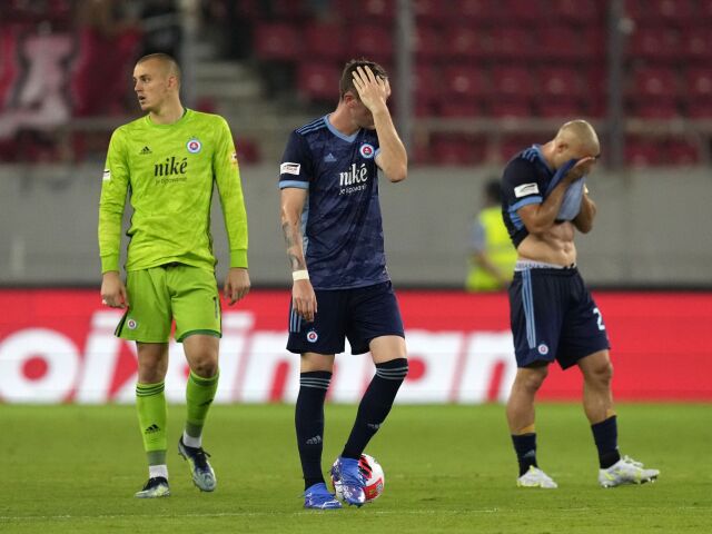 Slovan, Olympiakos