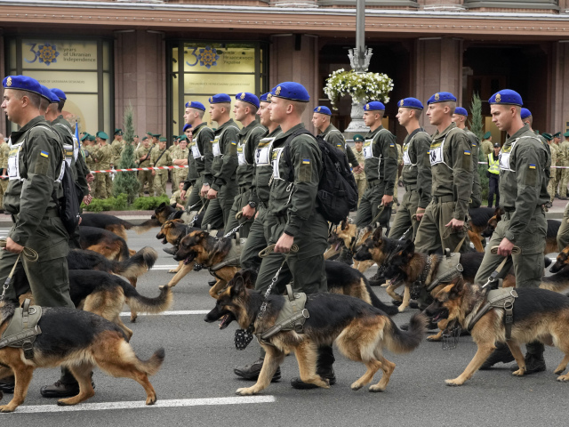 Vojenskí psovodi v Kyjeve, Ukrajina