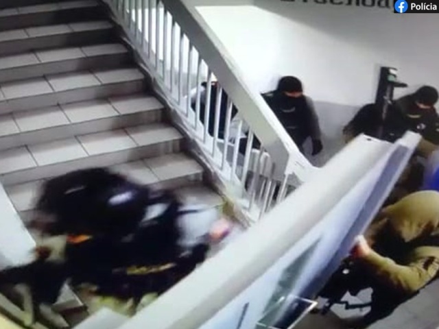 polícia zásah pentagon drogy díler