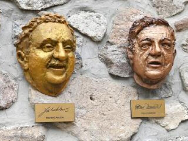 Labuda a Dančiak - Ulička slávnych nosov v Kremnici