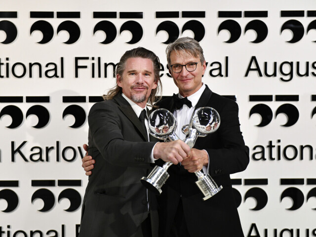 drzitele-cen-prezidenta-festivalu-herec-ethan-hawke-a-reziser-a-scenarista-jan-sverak