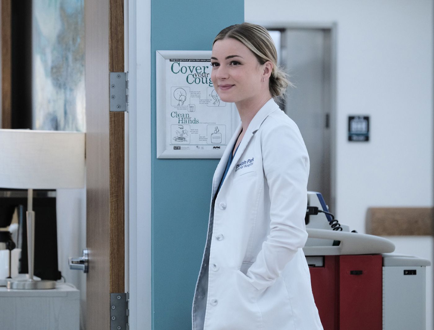 Fanúšikovia smútia. Herečka Emily VanCamp spravila rázne rozhodnutie a narýchlo končí v seriáli Doktori.