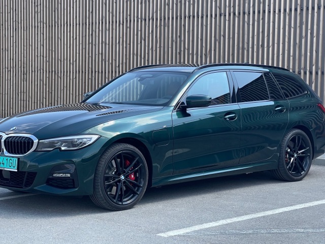 BMW 330e xDrive Touring (2021)