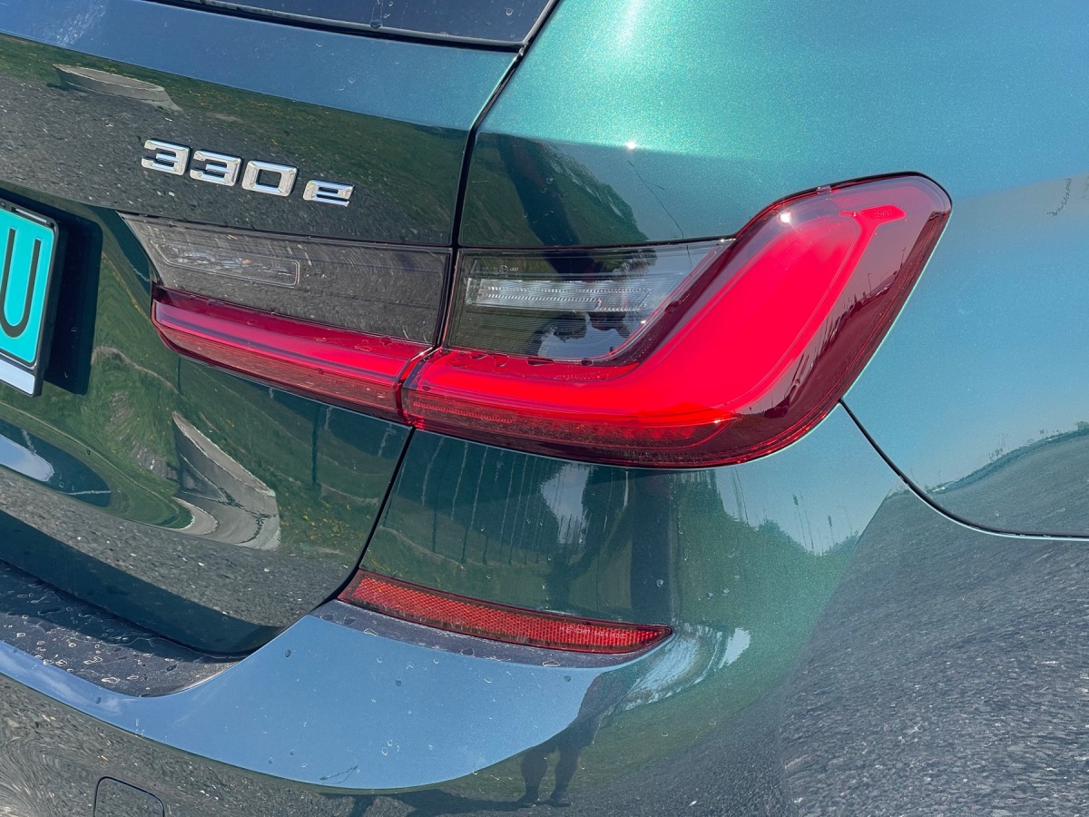 BMW 330e xDrive Touring (2021)
