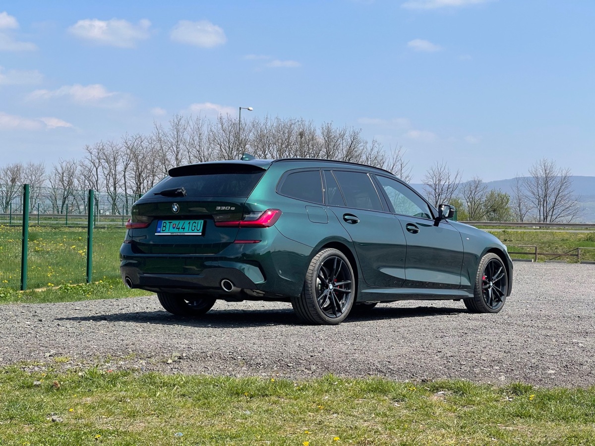 BMW 330e xDrive Touring (2021)