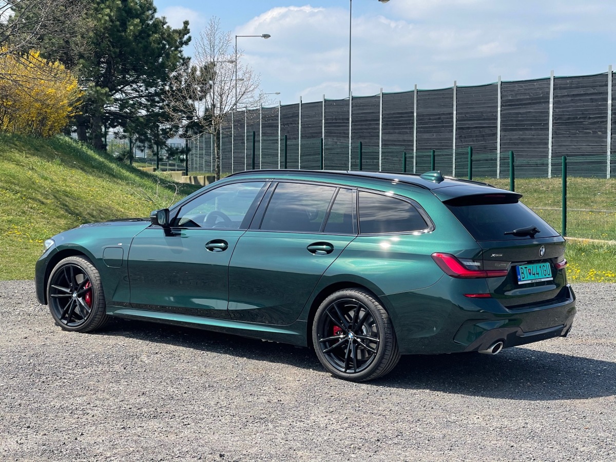 BMW 330e xDrive Touring (2021)