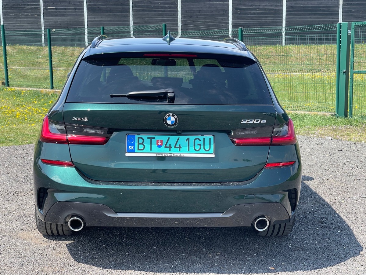 BMW 330e xDrive Touring (2021)