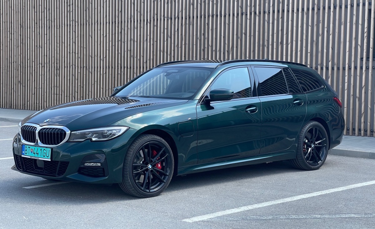 BMW 330e xDrive Touring (2021)