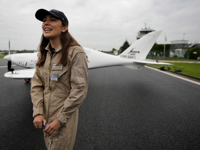 Zara Rutherford, Belgicko, cesta okolo sveta, pilotka, svetový rekord