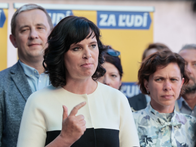 Veronika Remišová, Za ľudí