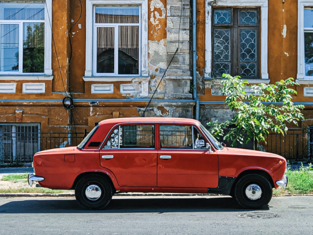Staré  auto, Bolt