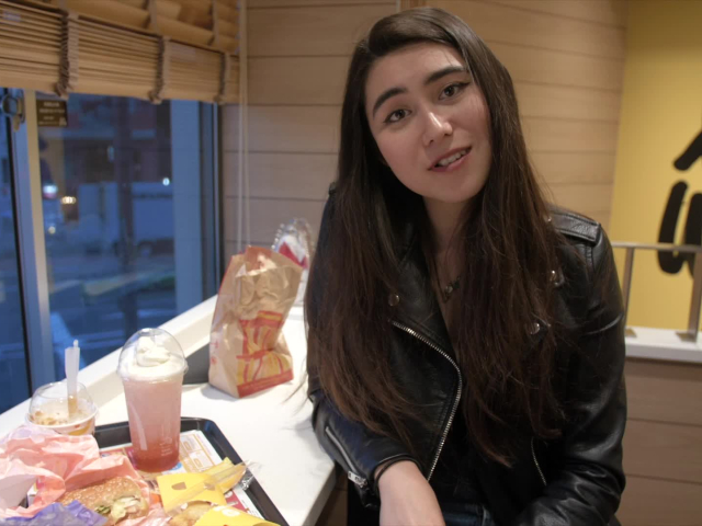 mall tv, Naomi v Japonsku, burger