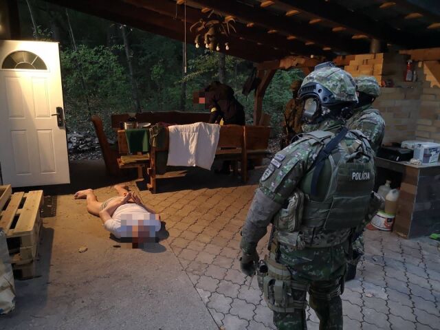 polícia prevádzač