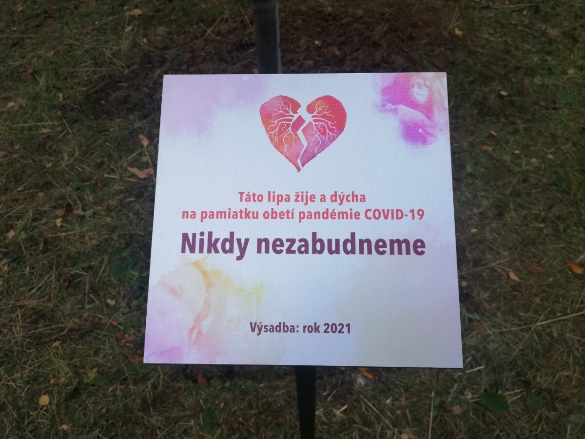 Lipa ako spomienka na obete choroby COVID-19