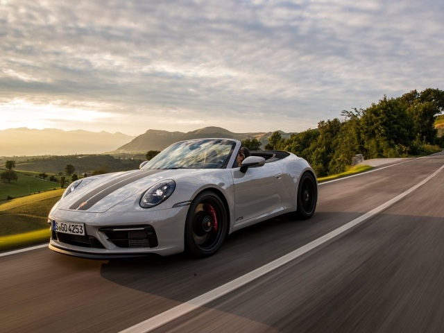 Porsche-911 Carrera 4 GTS Cabriolet-2022-1280-06