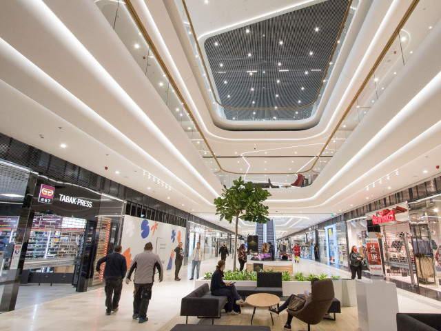 BRATISLAVA: Nákupné centrum Nivy