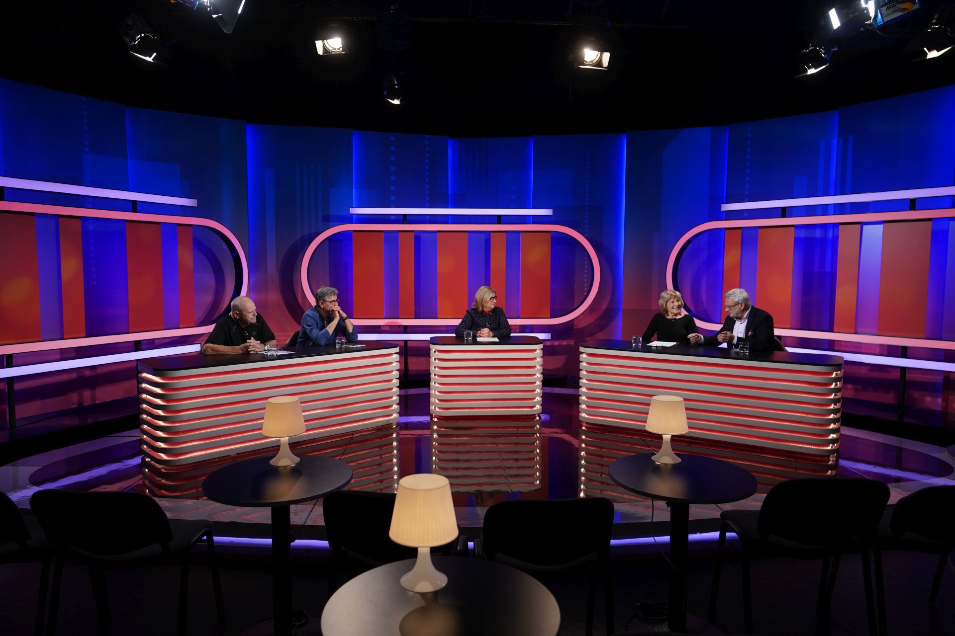 V spomienkovom vydaní relácie Sedem bude účinkovať Milan Kňažko, Boris Farkaš, Oľga Feldeková a Marián Leško.