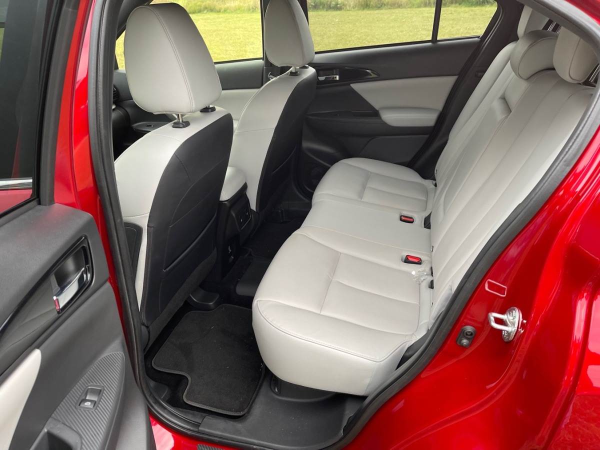 Mitsubishi Eclipse Cross PHEV (2021)
