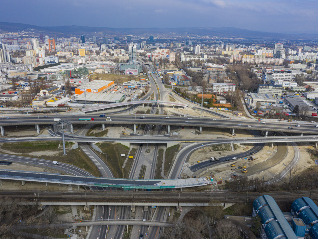SR D4R7 diaľnica výstavba úsek Bratislava Juh Nivy BAX
