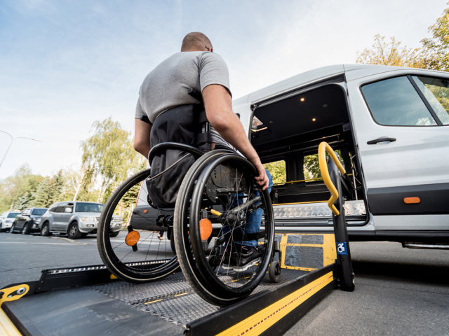 invalid, invalidný vozík, ťzp, špeciálne auto