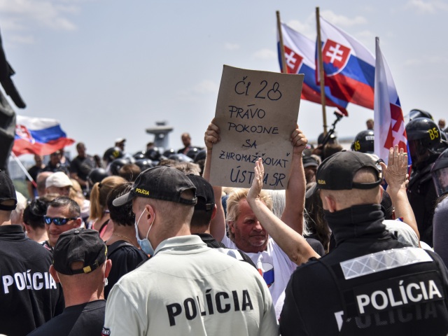 Polícia / Protest / Demonštrácia /