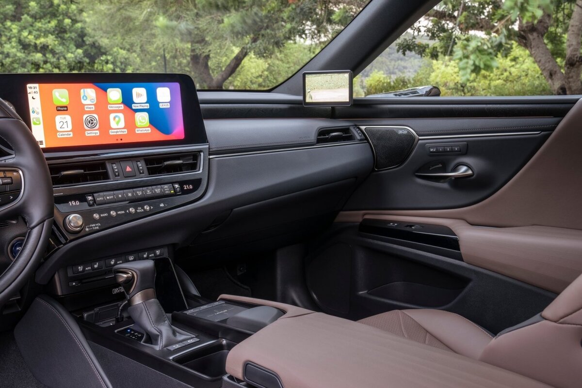 Lexus ES 300h - 2021