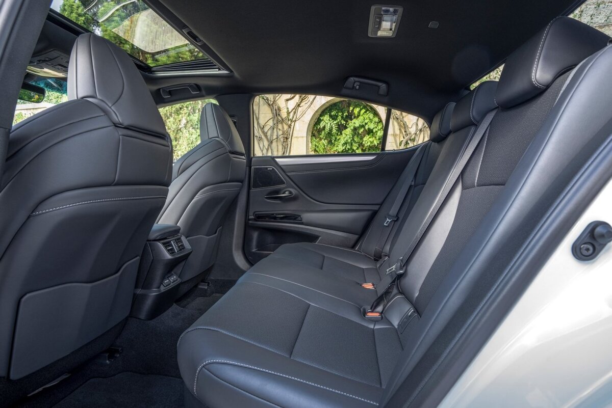 Lexus ES 300h - 2021