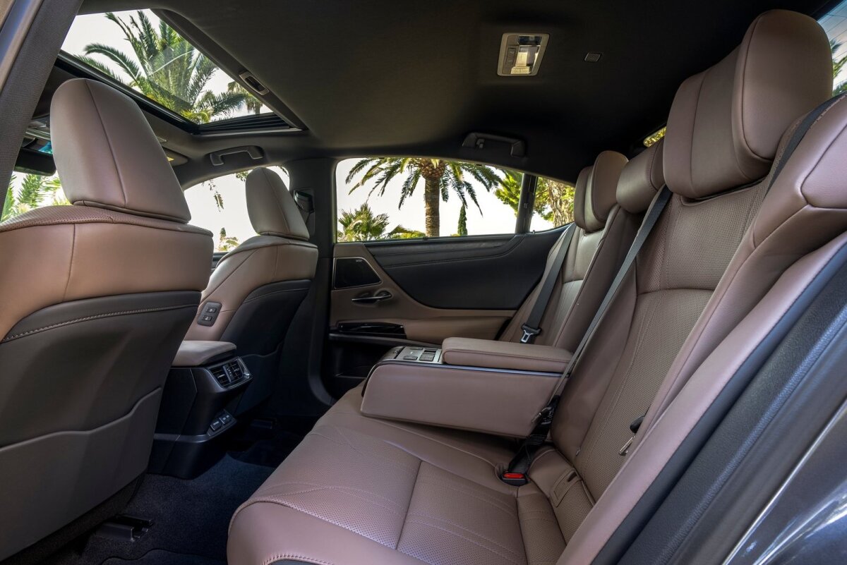 Lexus ES 300h - 2021