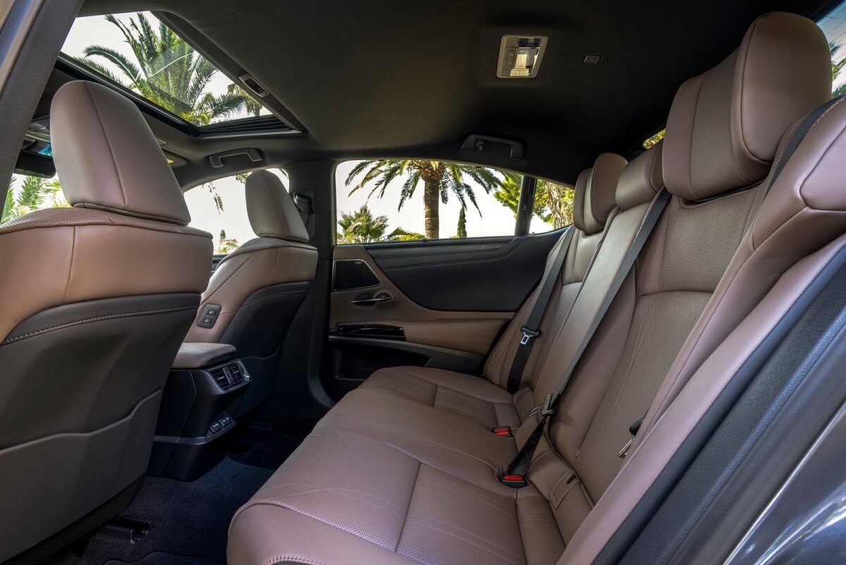 Lexus ES 300h - 2021