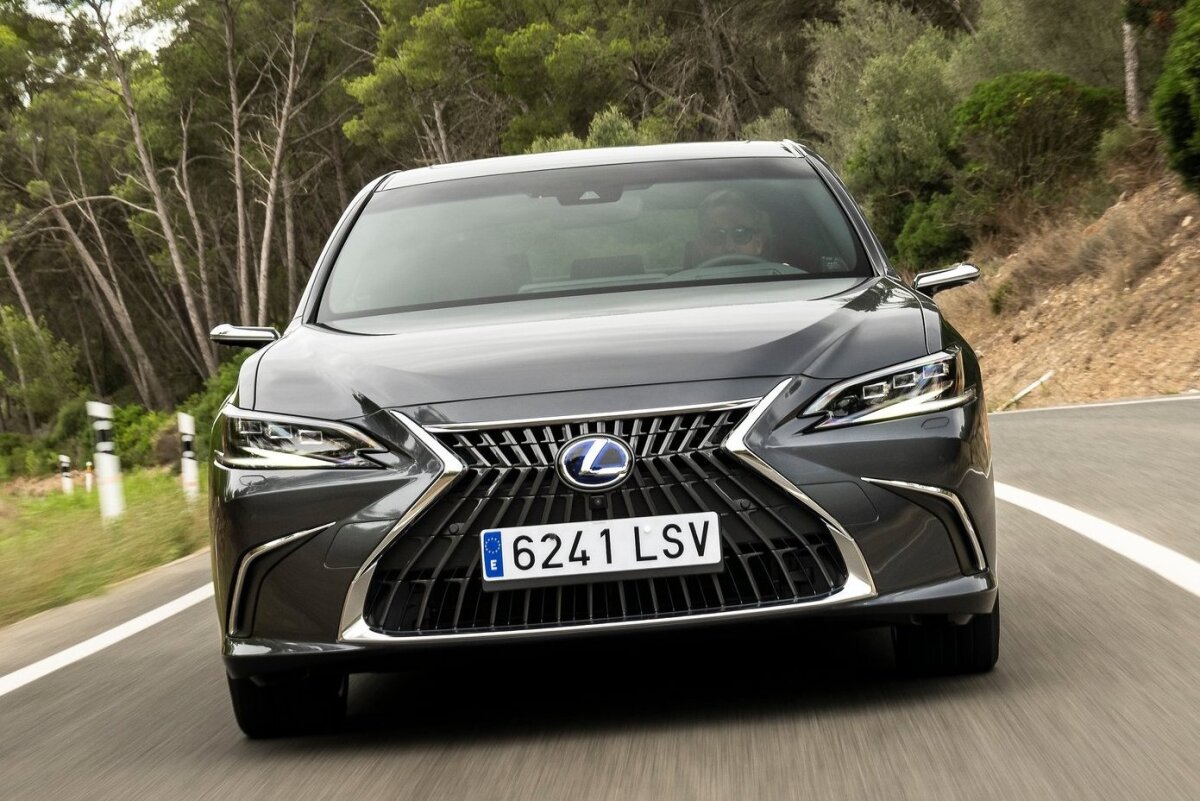 Lexus ES 300h - 2021