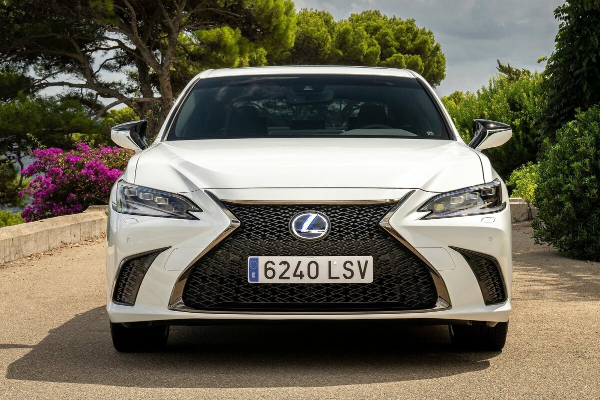 Lexus ES 300h - 2021