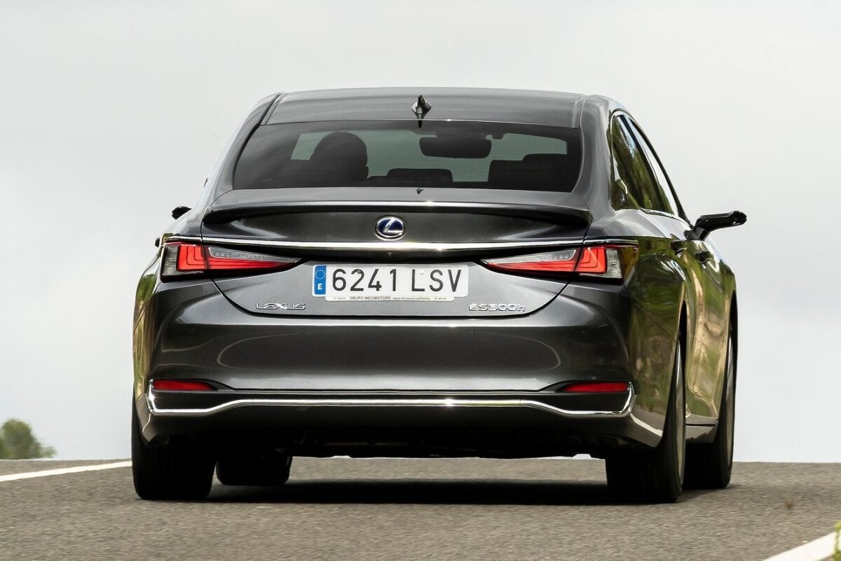 Lexus ES 300h - 2021