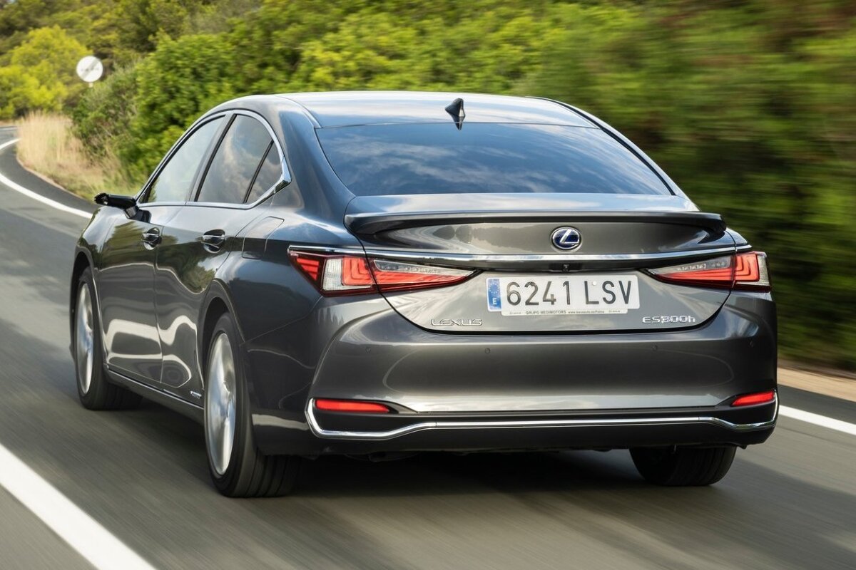 Lexus ES 300h - 2021