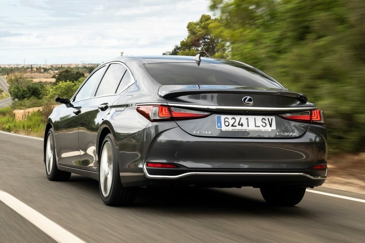 Lexus ES 300h - 2021