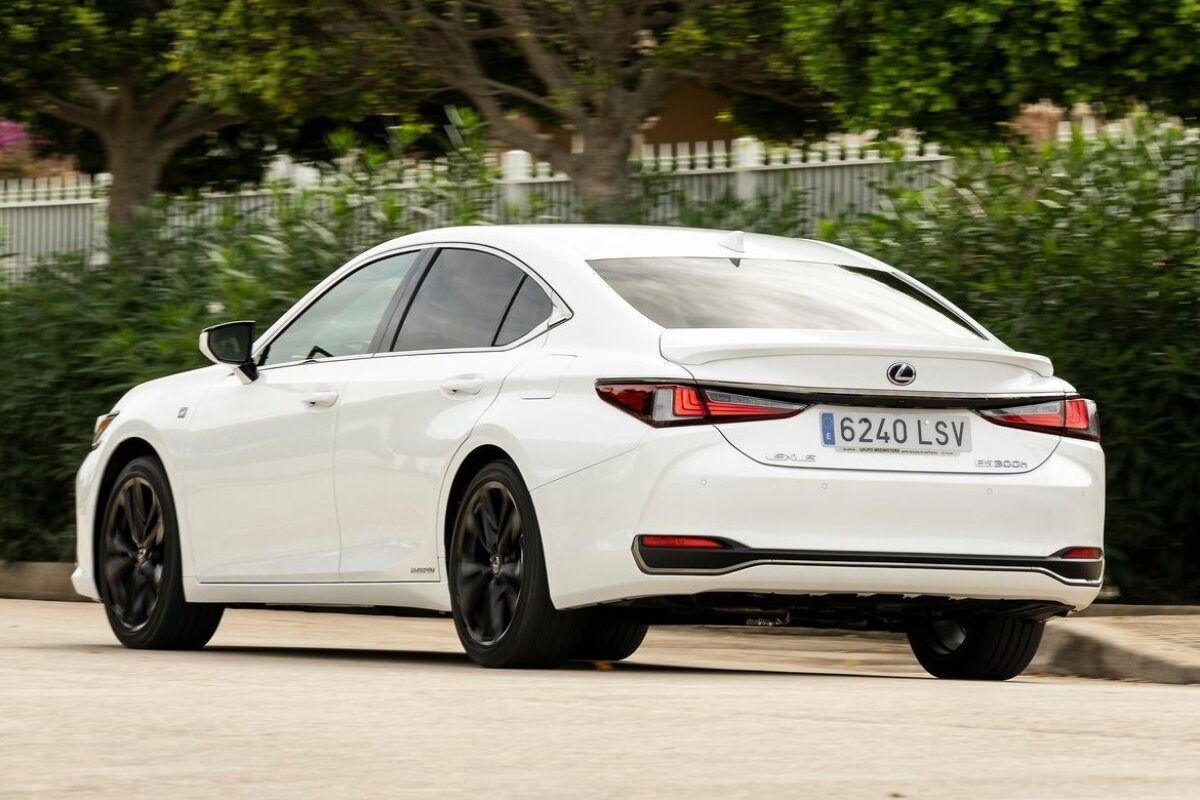Lexus ES 300h - 2021