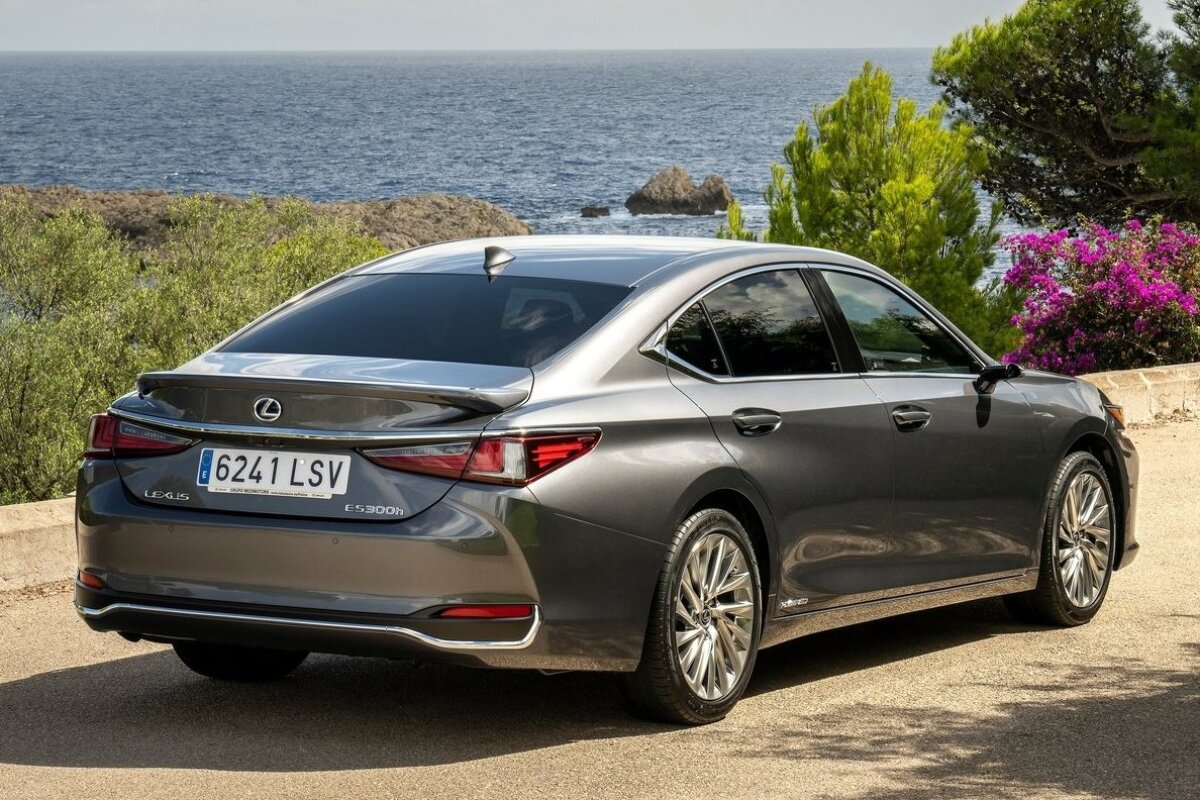 Lexus ES 300h - 2021