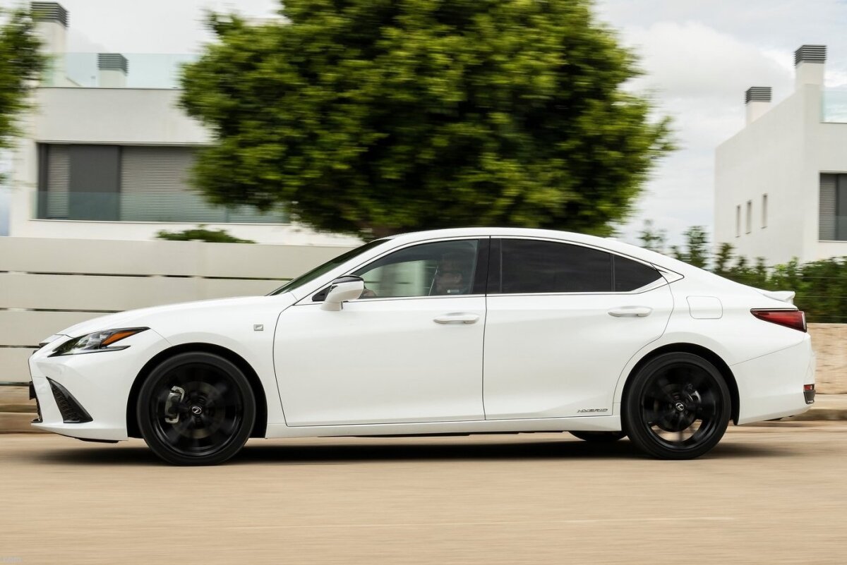 Lexus ES 300h - 2021
