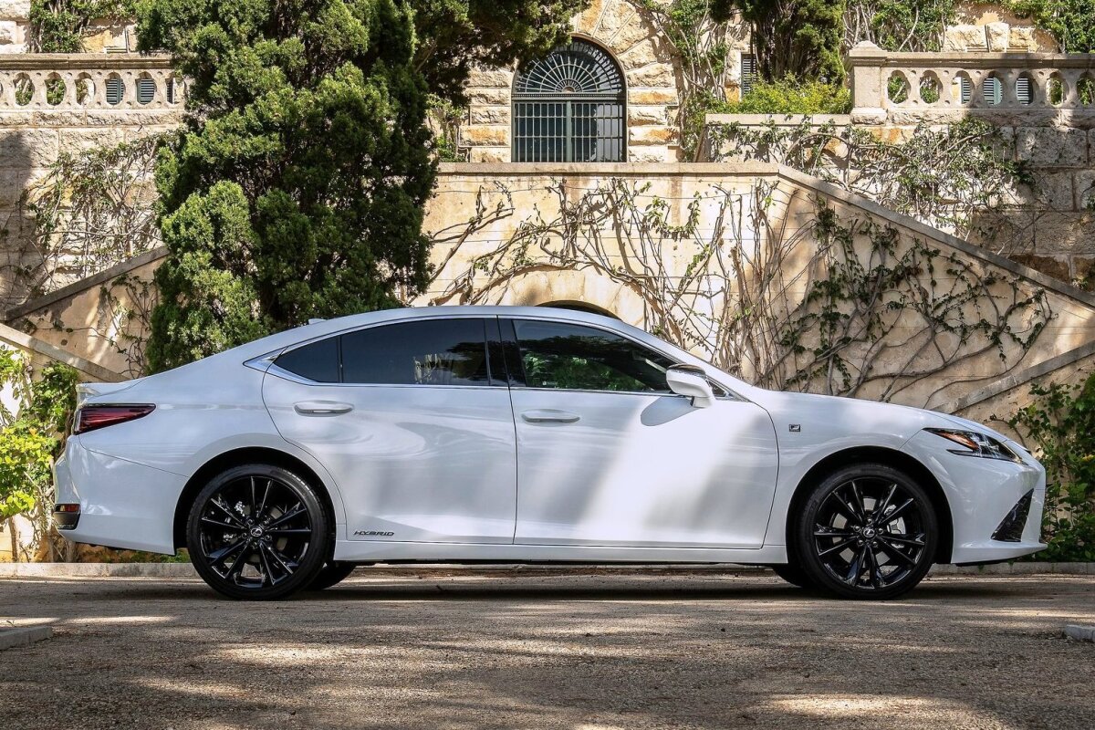 Lexus ES 300h - 2021