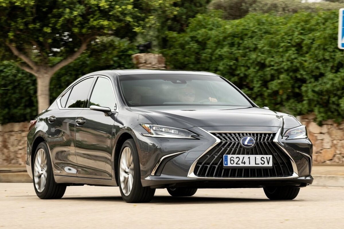 Lexus ES 300h - 2021