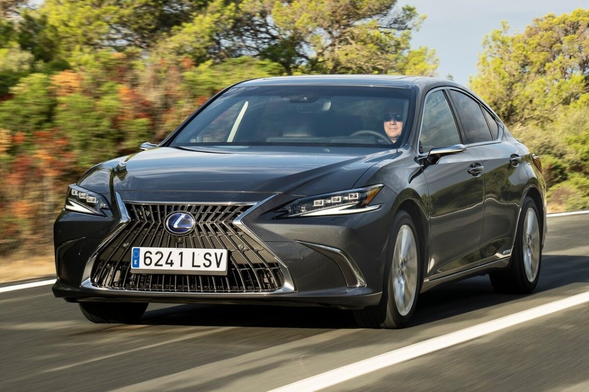 Lexus ES 300h - 2021