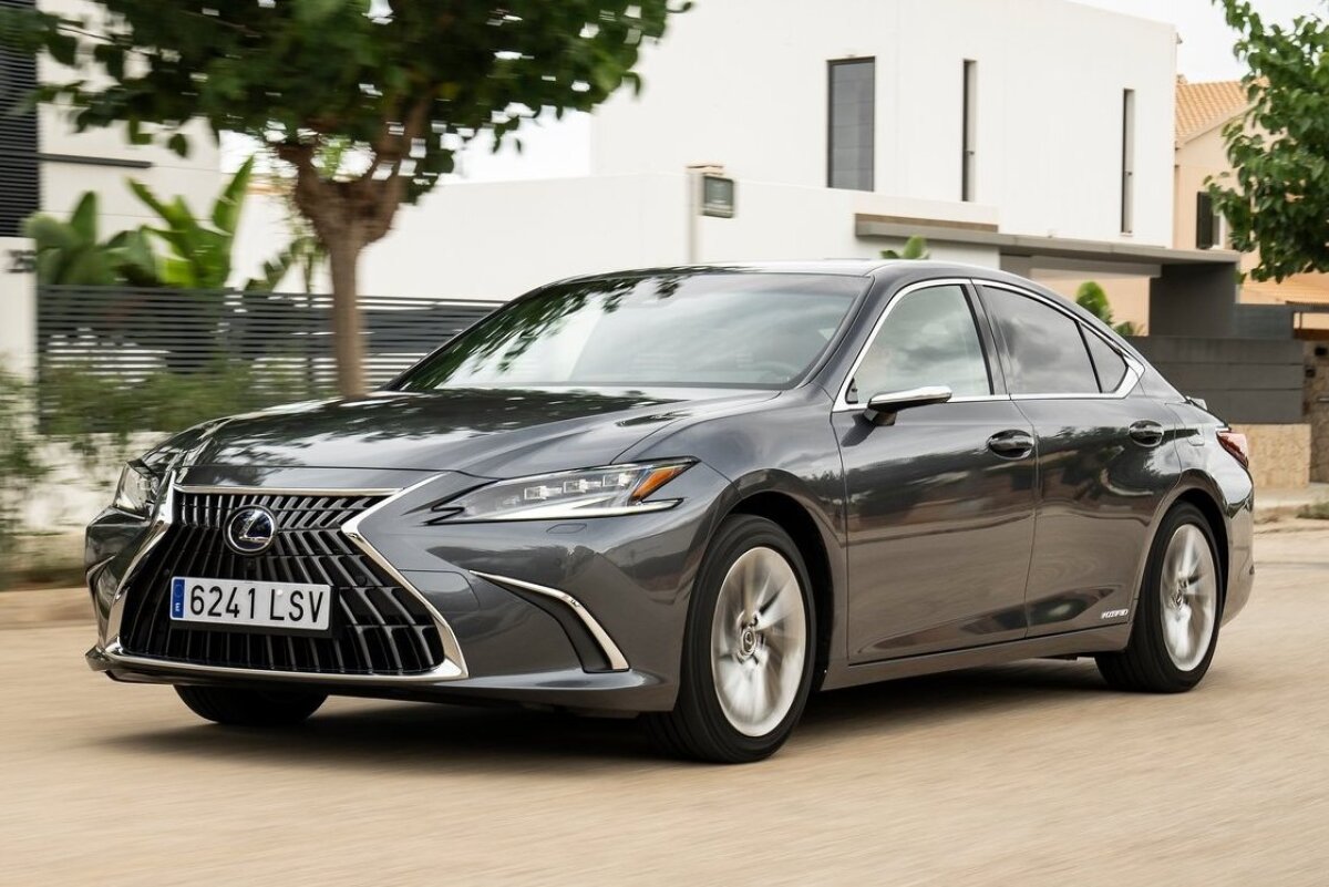 Lexus ES 300h - 2021