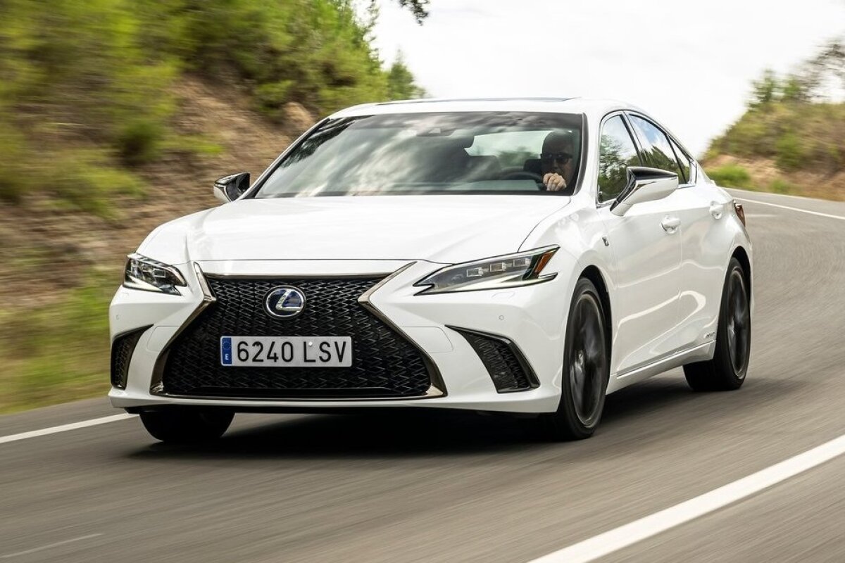 Lexus ES 300h - 2021