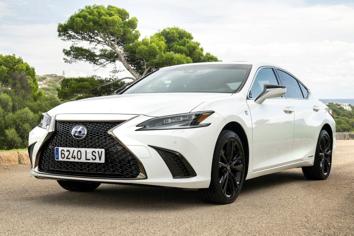 Lexus ES 300h - 2021