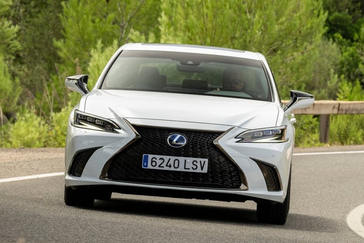 Lexus ES 300h - 2021