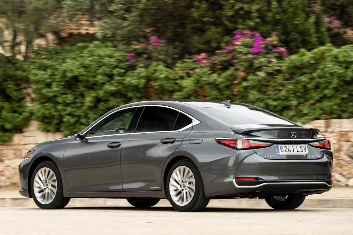 Lexus ES 300h - 2021