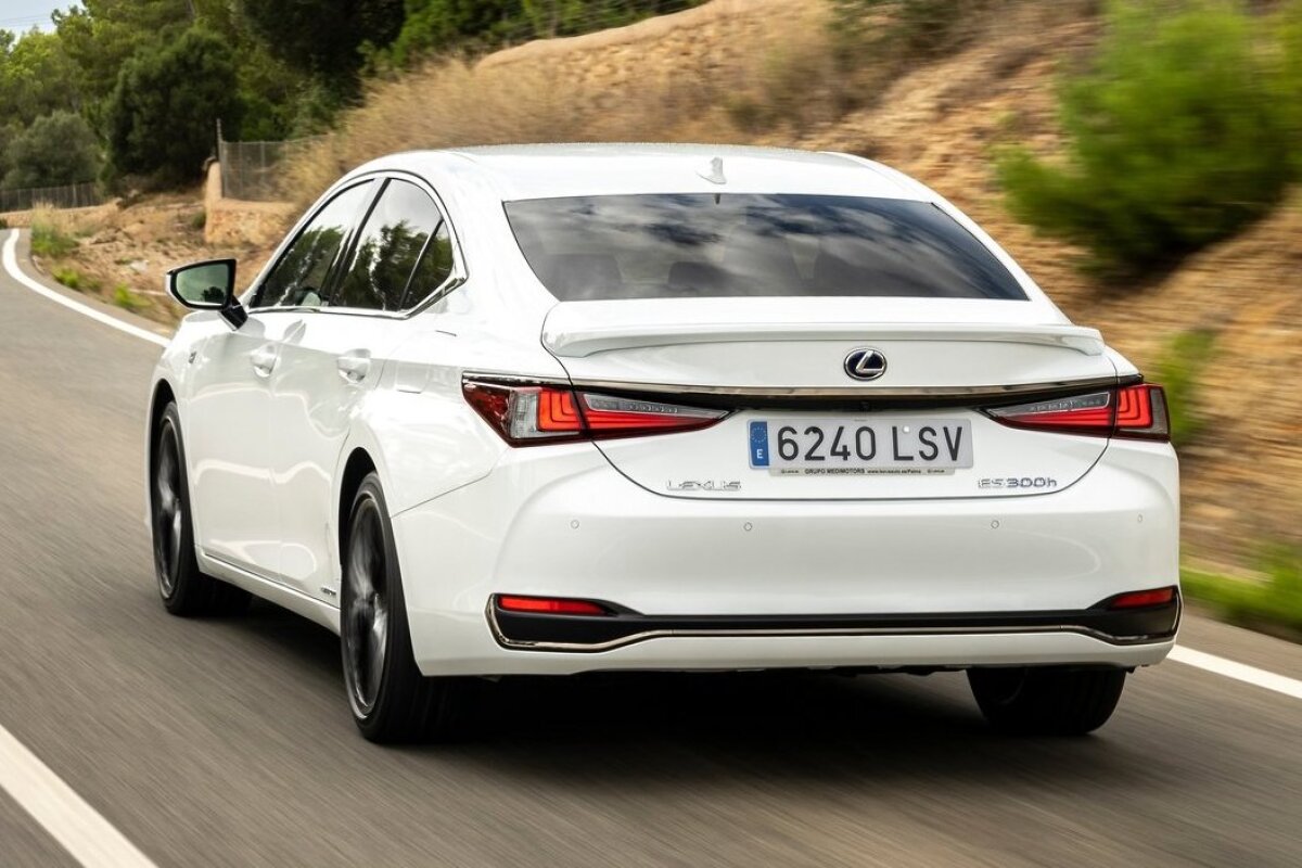 Lexus ES 300h - 2021